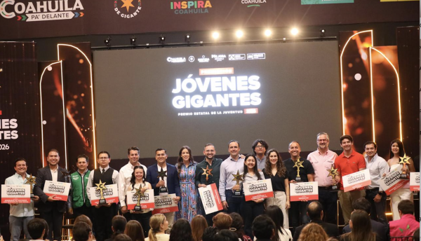 Entrega Manolo Premio Estatal de la Juventud